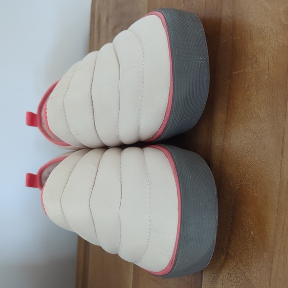 🌿HURLEY SLIP ON SHOES🌿 - Picture 6 of 7